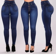 Load image into Gallery viewer, Snatched Jeans.
